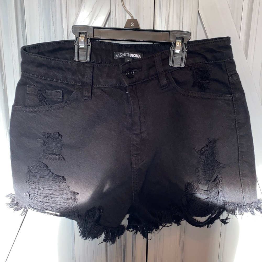 black pair of jean shorts from fashion nova!New without tags.